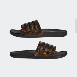 NWNT Adidas Adilette Comfort Women’s slides tortoiseshell design Size 9
